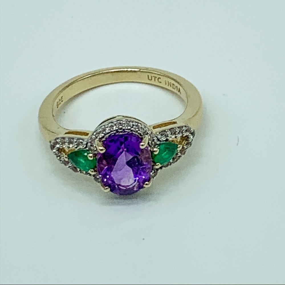 Oval-shaped Amethyst & Pear-shaped Emerald Ring